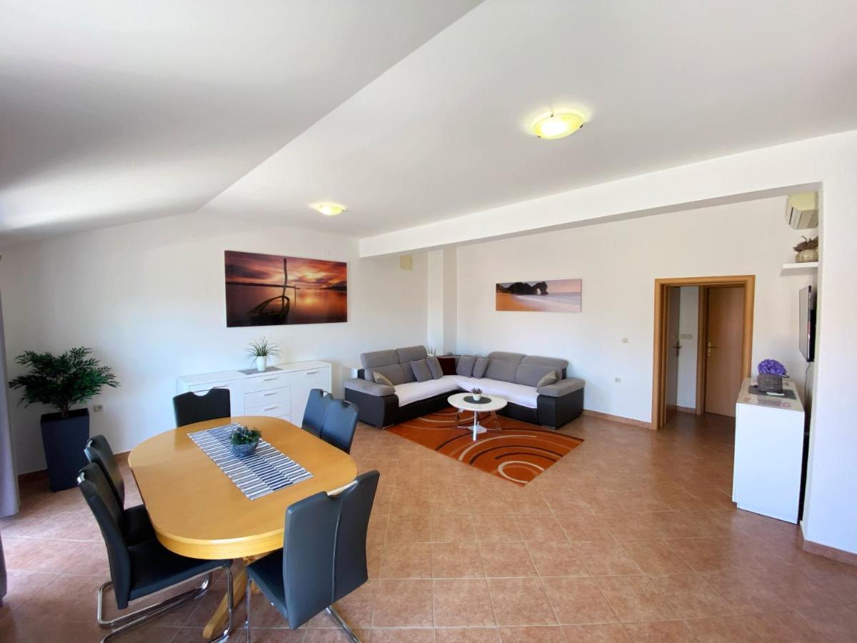 Apartments Saric Biograd Na Moru Eksteriør billede
